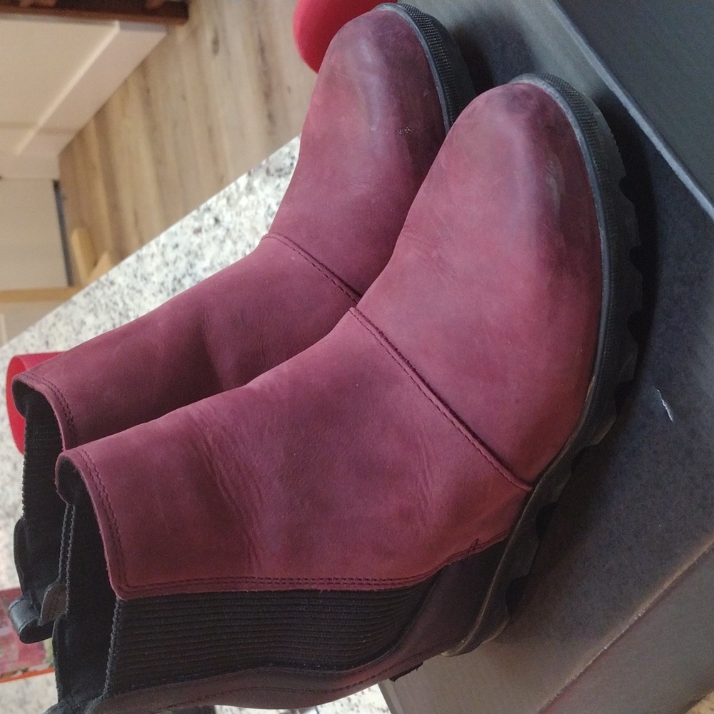 Joan if Artic Wedge ll Chelsea Boot size 9